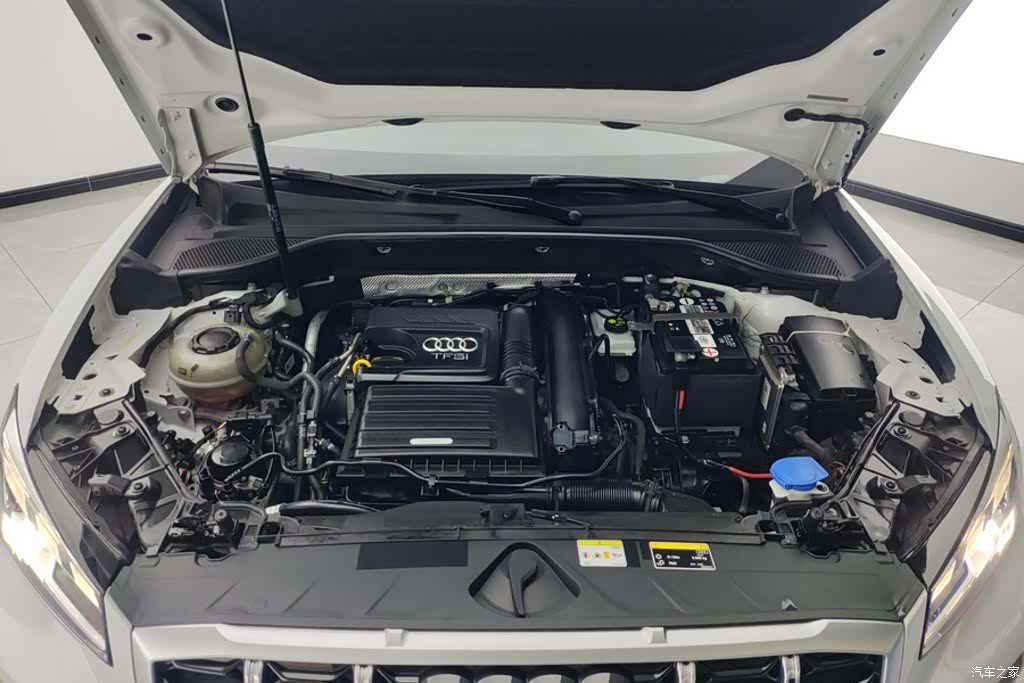Audi Q2L, 2023 10