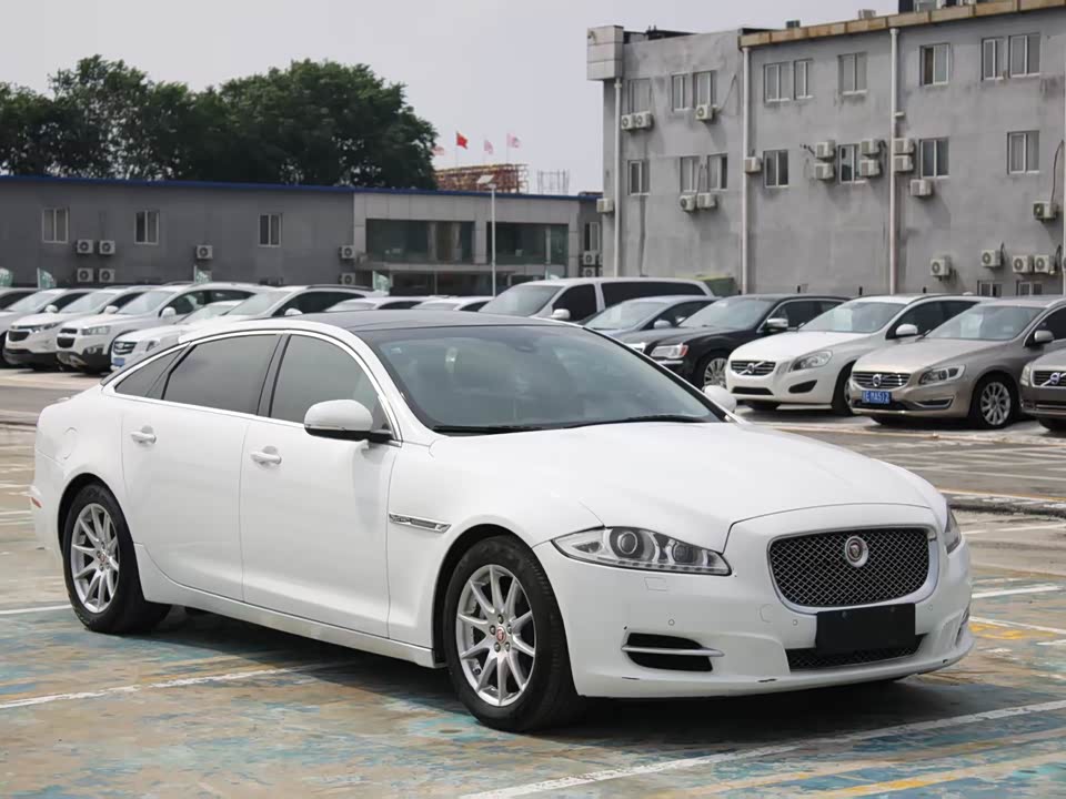 Jaguar XJ Jaguar XJ