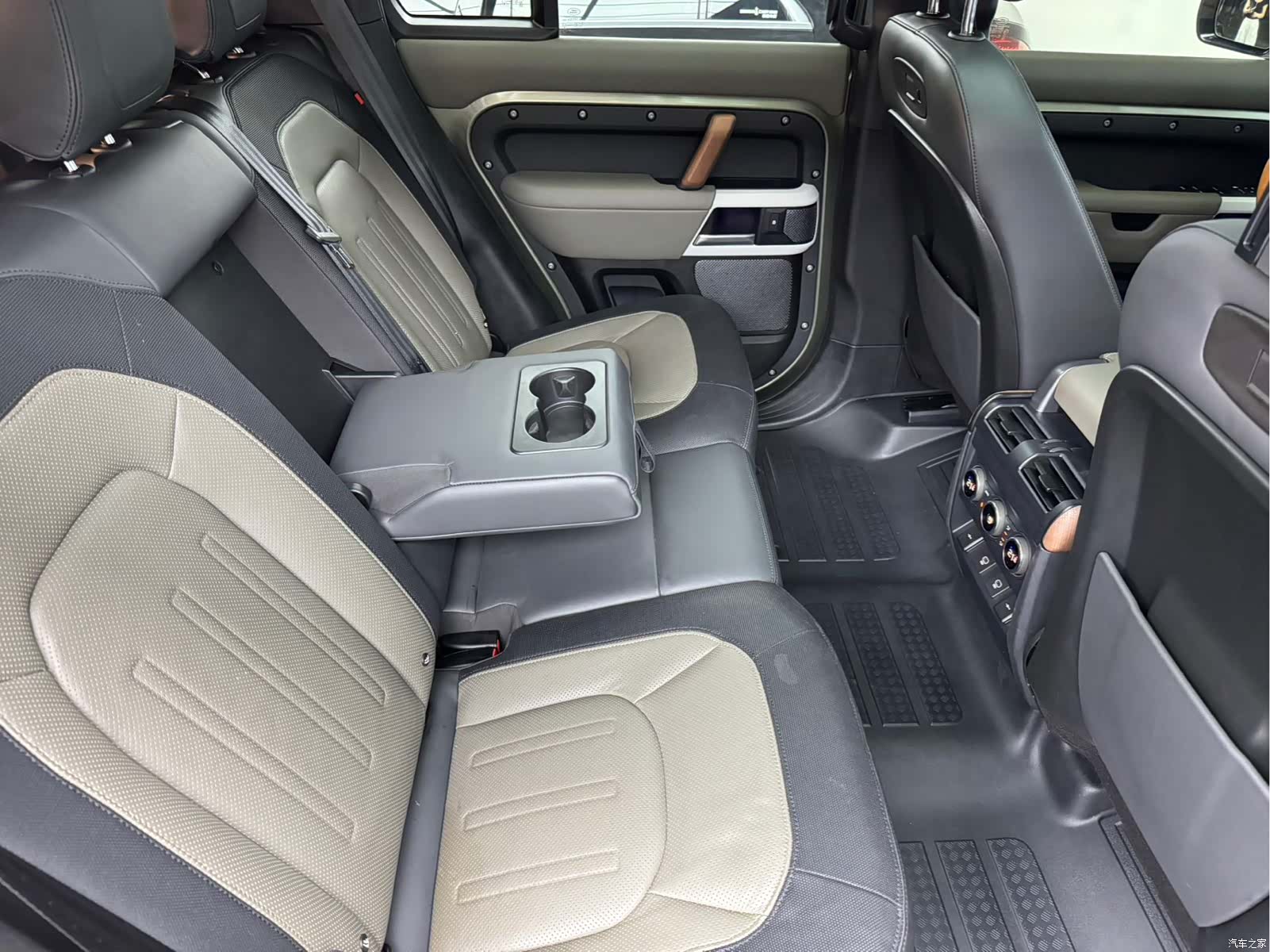 Land Rover Defender, 2022 14
