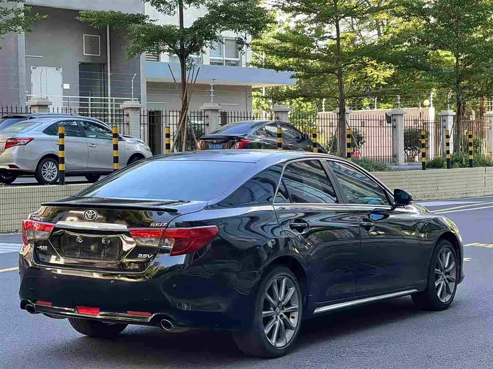 Toyota Reiz Toyota Reiz