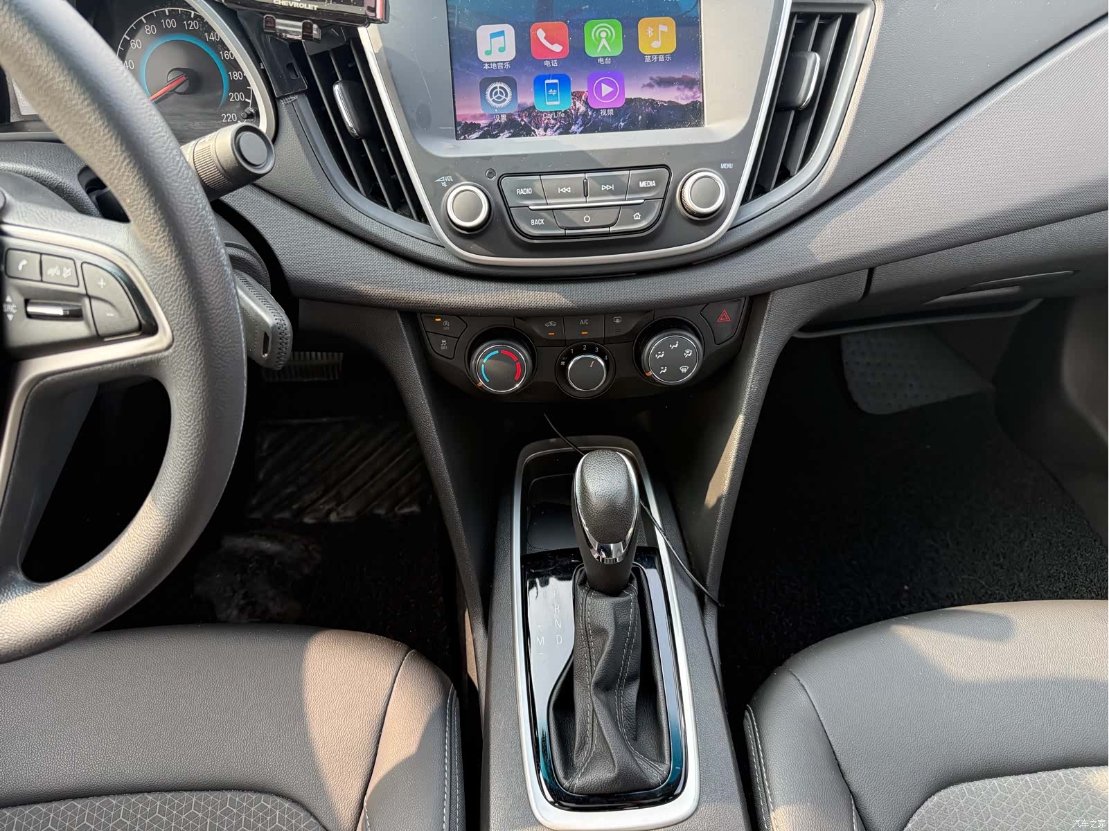 Chevrolet 320, 2018 11