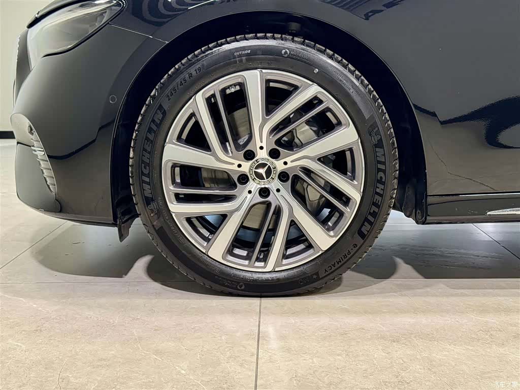 Mercedes-Benz E-Class, 2025 10