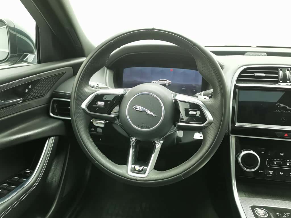 Land Rover XEL, 2022 11