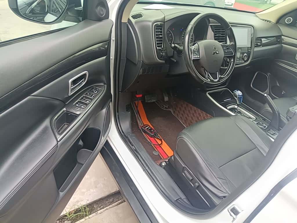 Mitsubishi Outlander, 2018 16