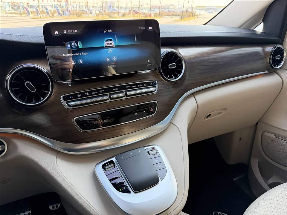 Mercedes-Benz V-class