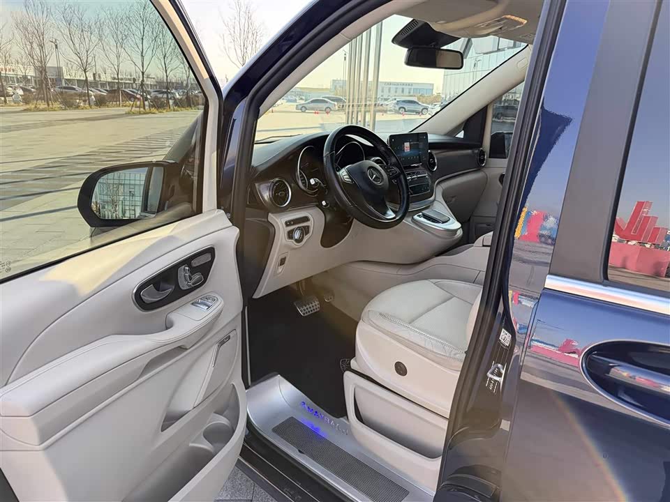 Mercedes-Benz V-class