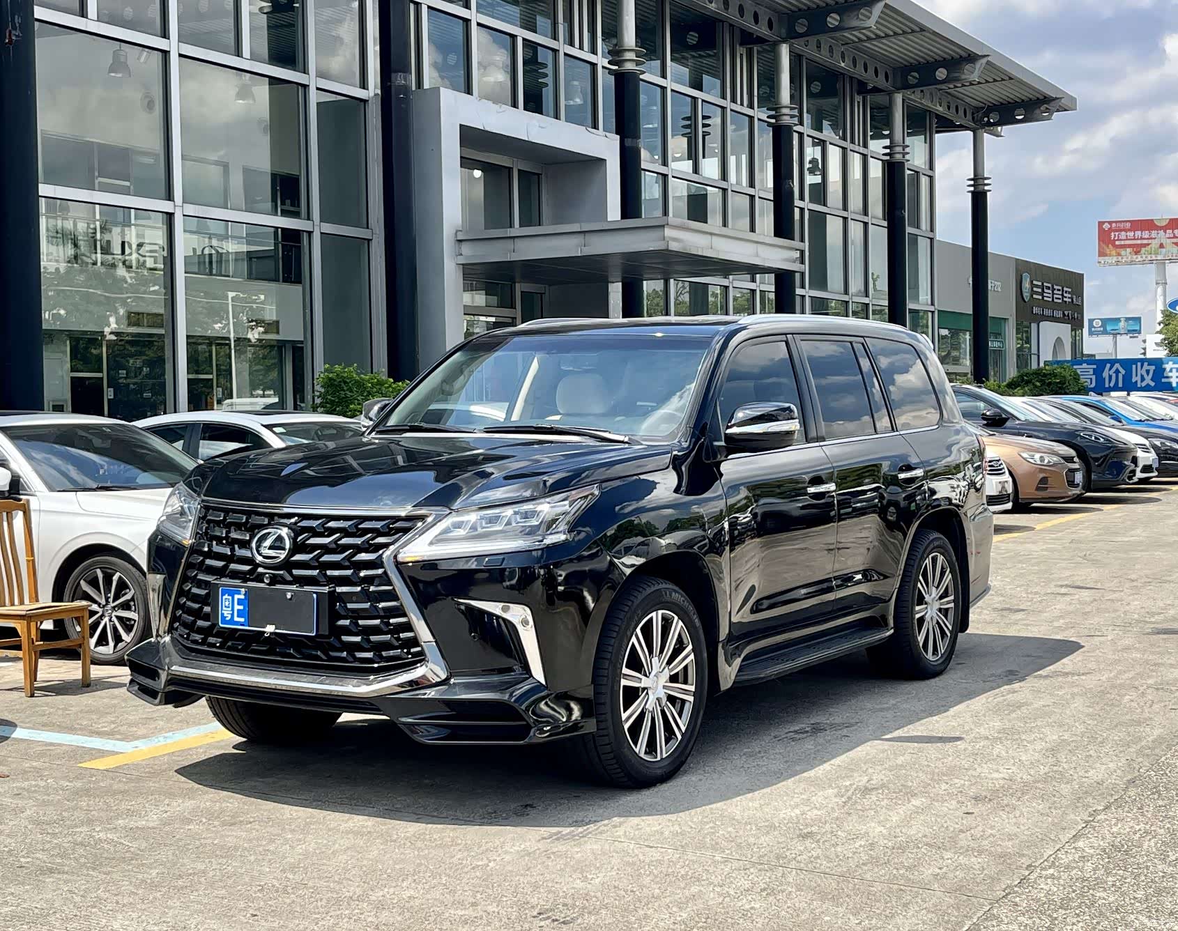 Lexus LX