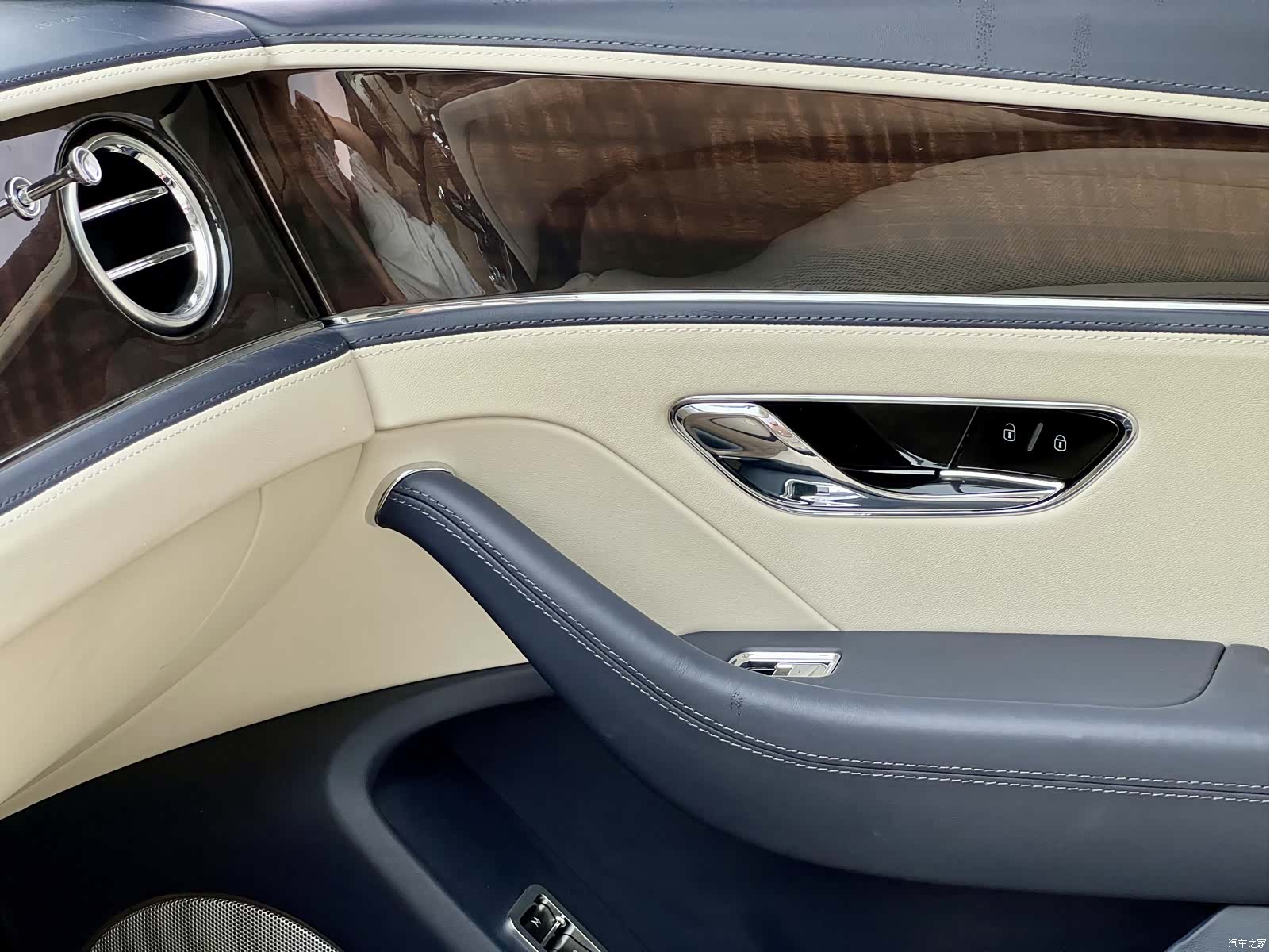 Bentley Flying Spur, 2022 19