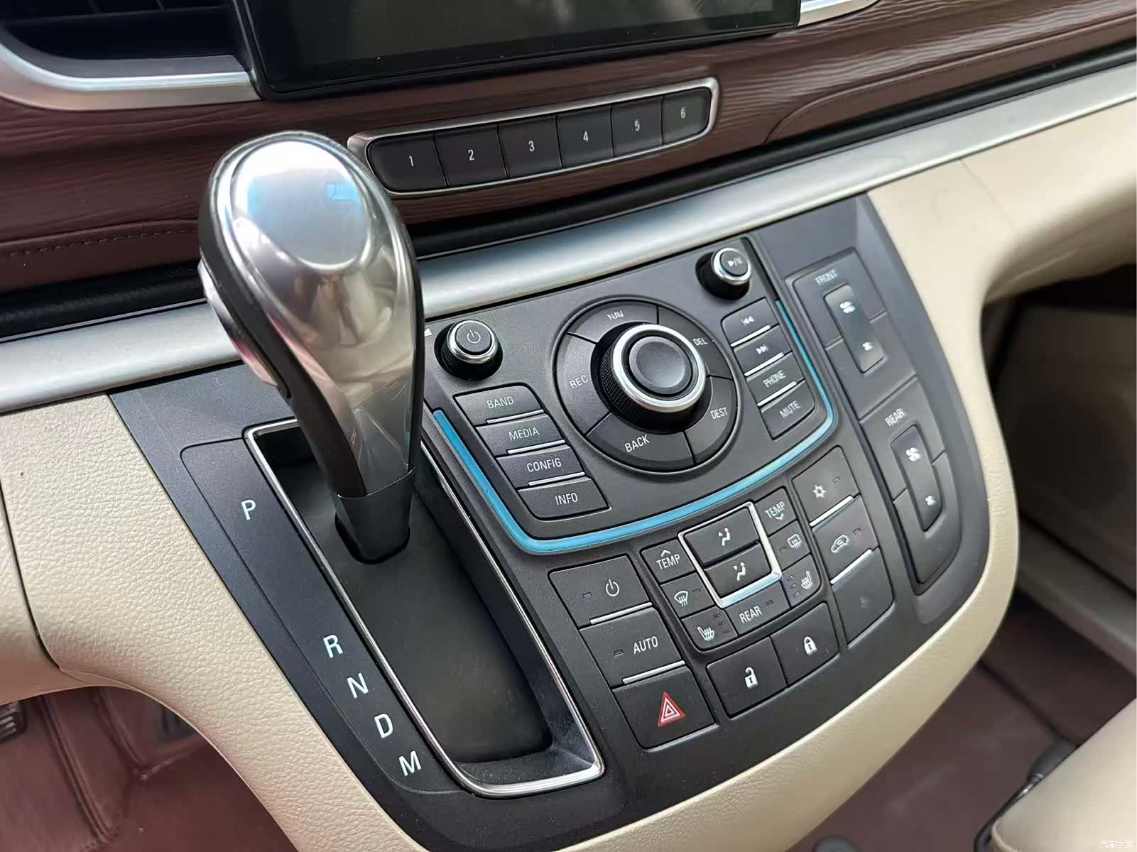 Buick GL8, 2015 12