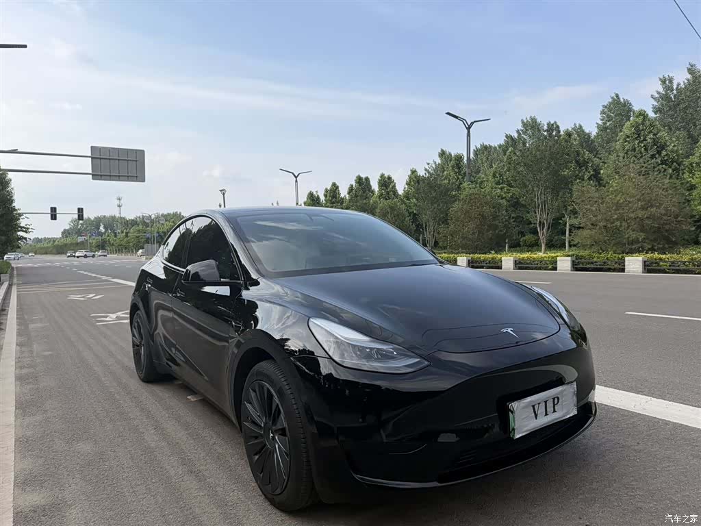 Tesla Model Y, 2023 3