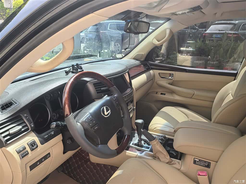 Lexus LX, 2010 9