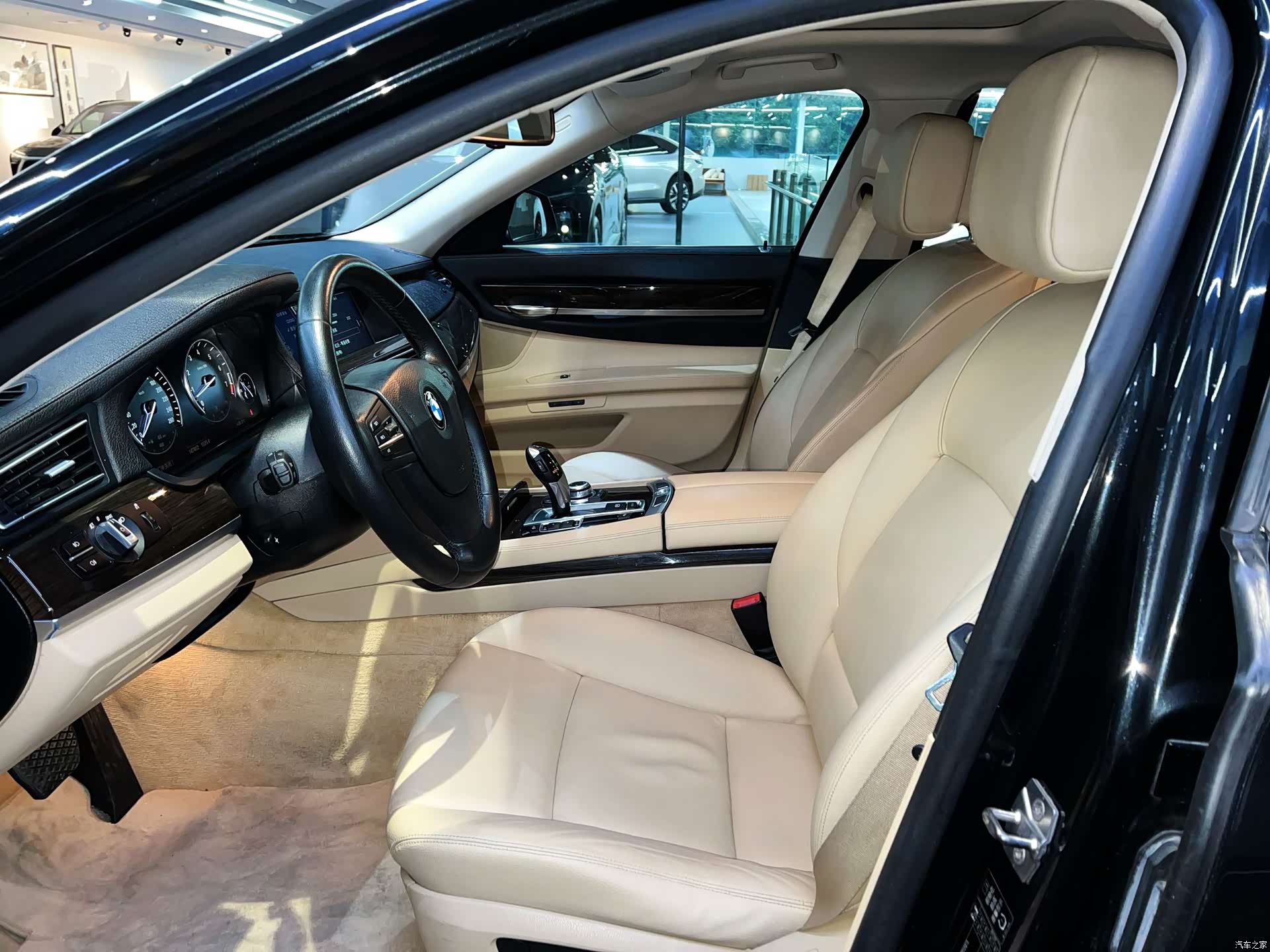 BMW 7 Series, 2011 11