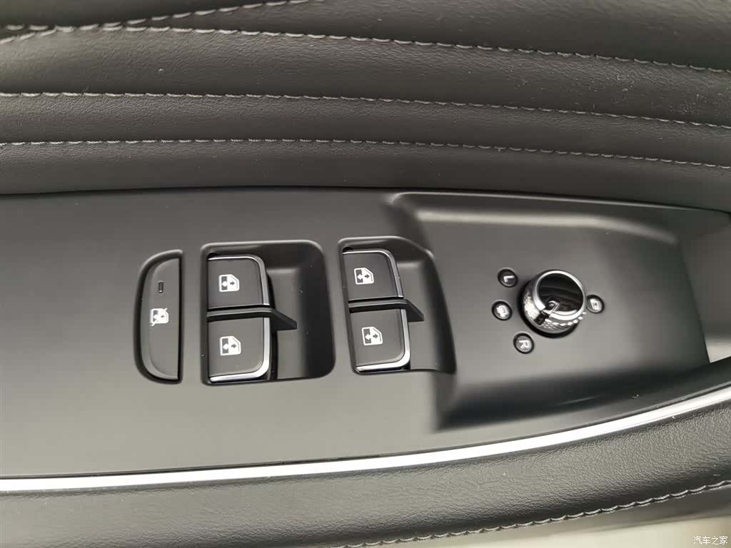 Hongqi HS5, 2022 9