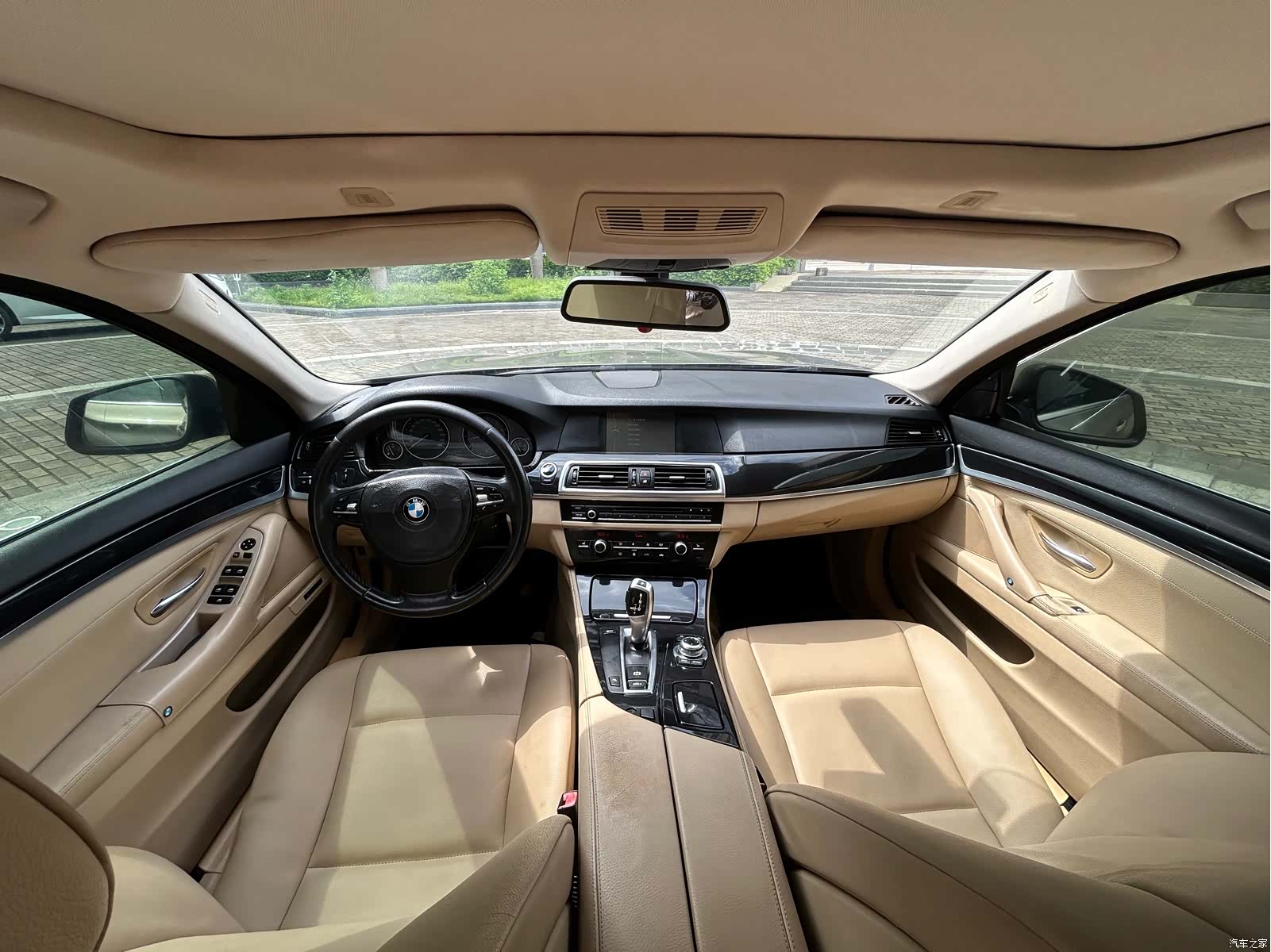 BMW 5 Series, 2010 9