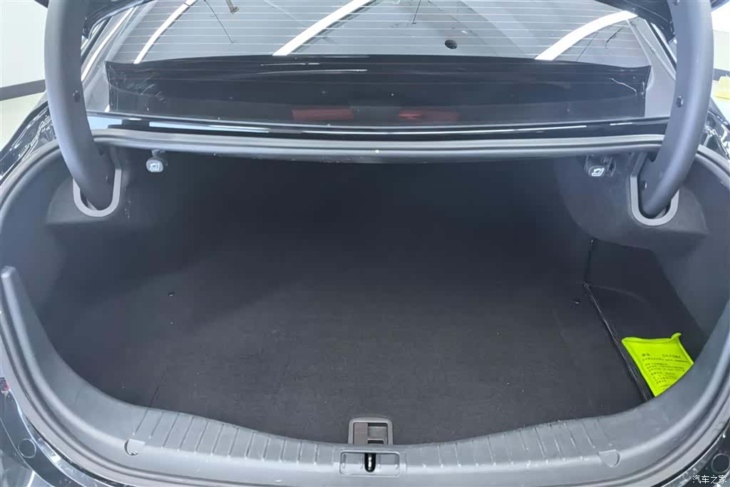 Hongqi H5, 2023 4