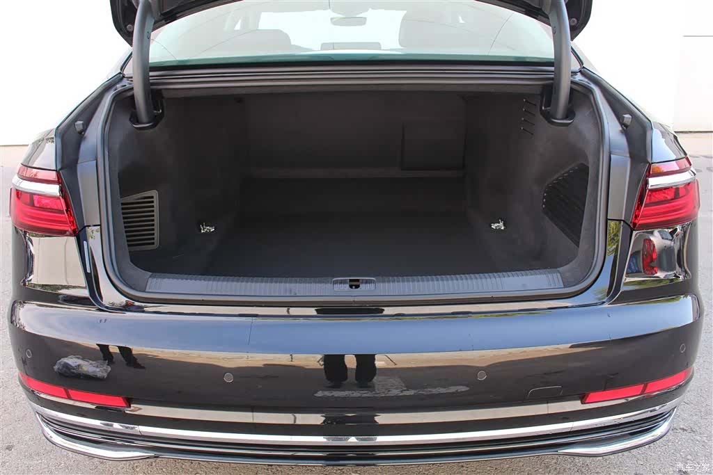 Audi A8L, 2023 4