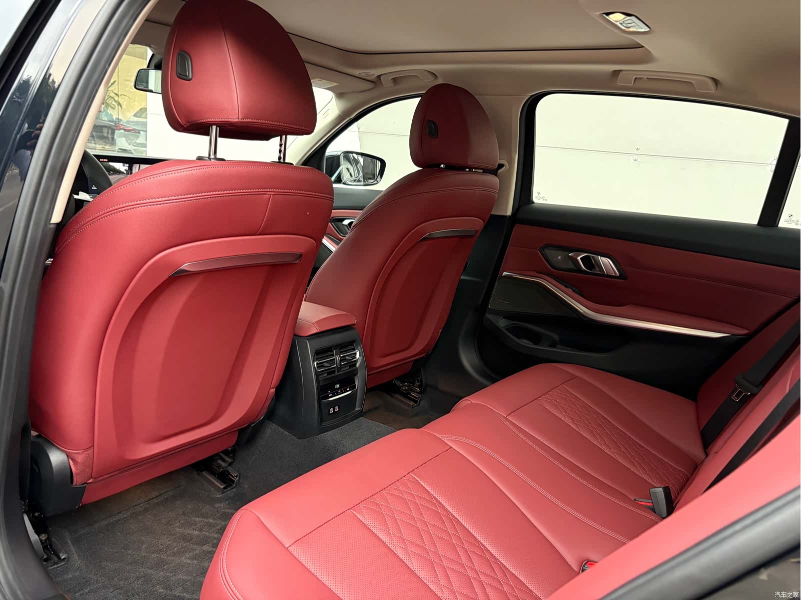 BMW 3 Series, 2025 все фото