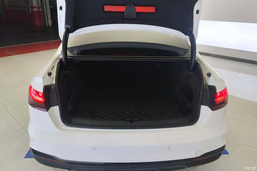 Audi A4L, 2023 4