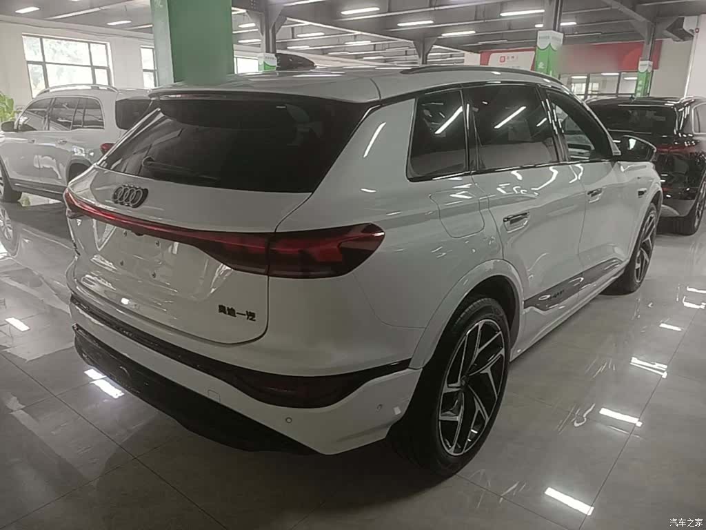 Audi e-tron, 2025 все фото