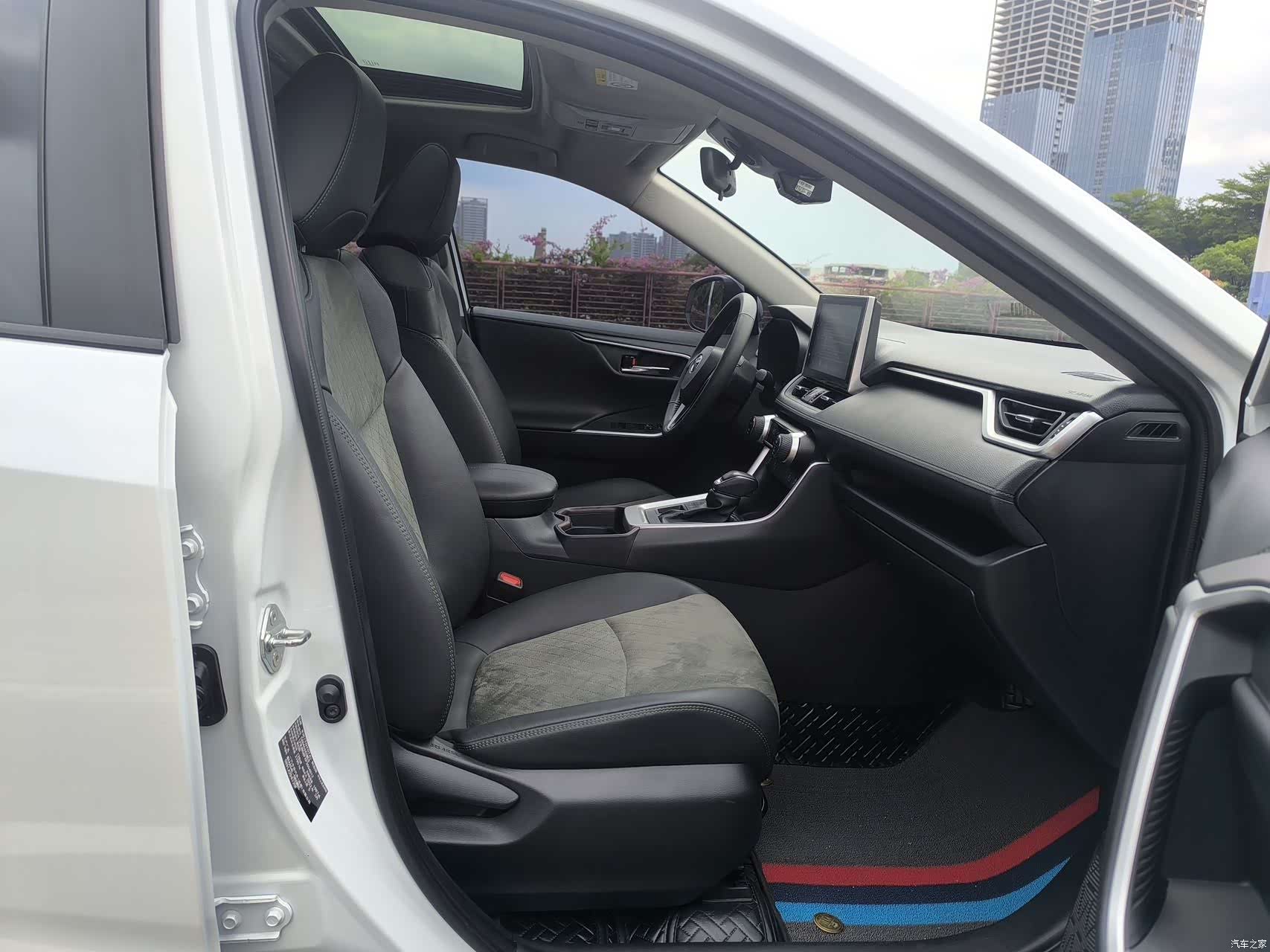 Toyota RAV4, 2023 10