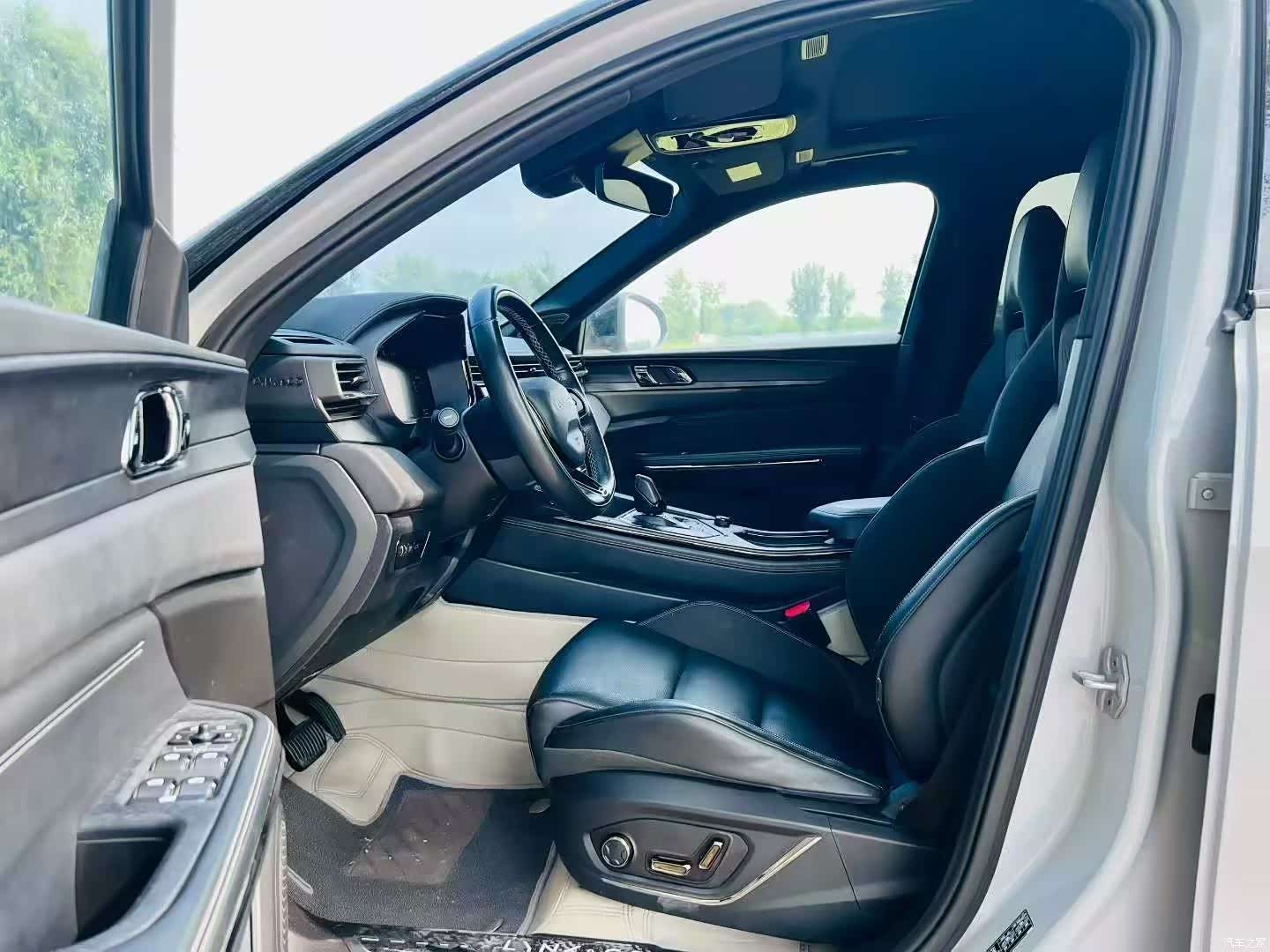 Lynk & Co 01, 2023 все фото