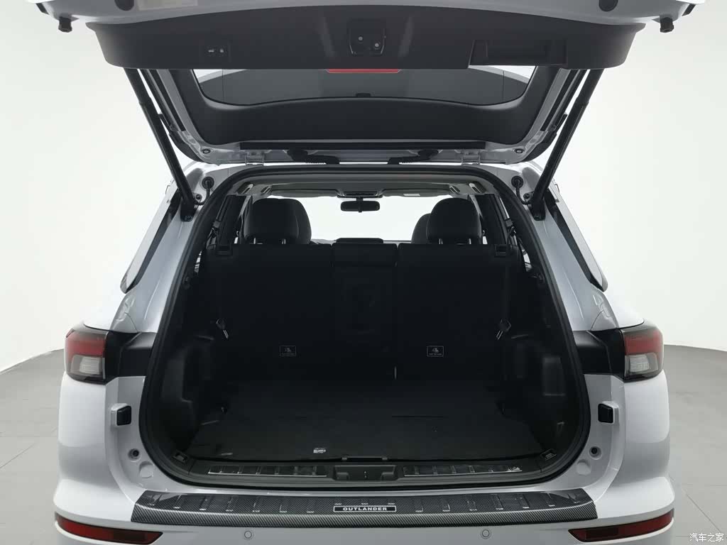 Mitsubishi Outlander, 2023 16