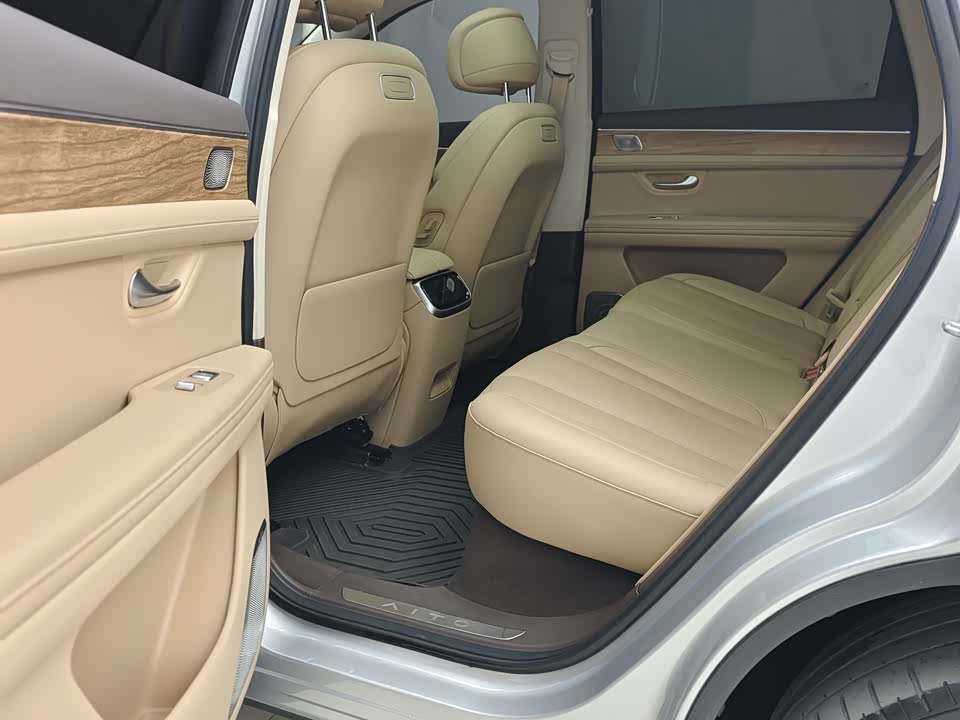 AITO Ask the world M7