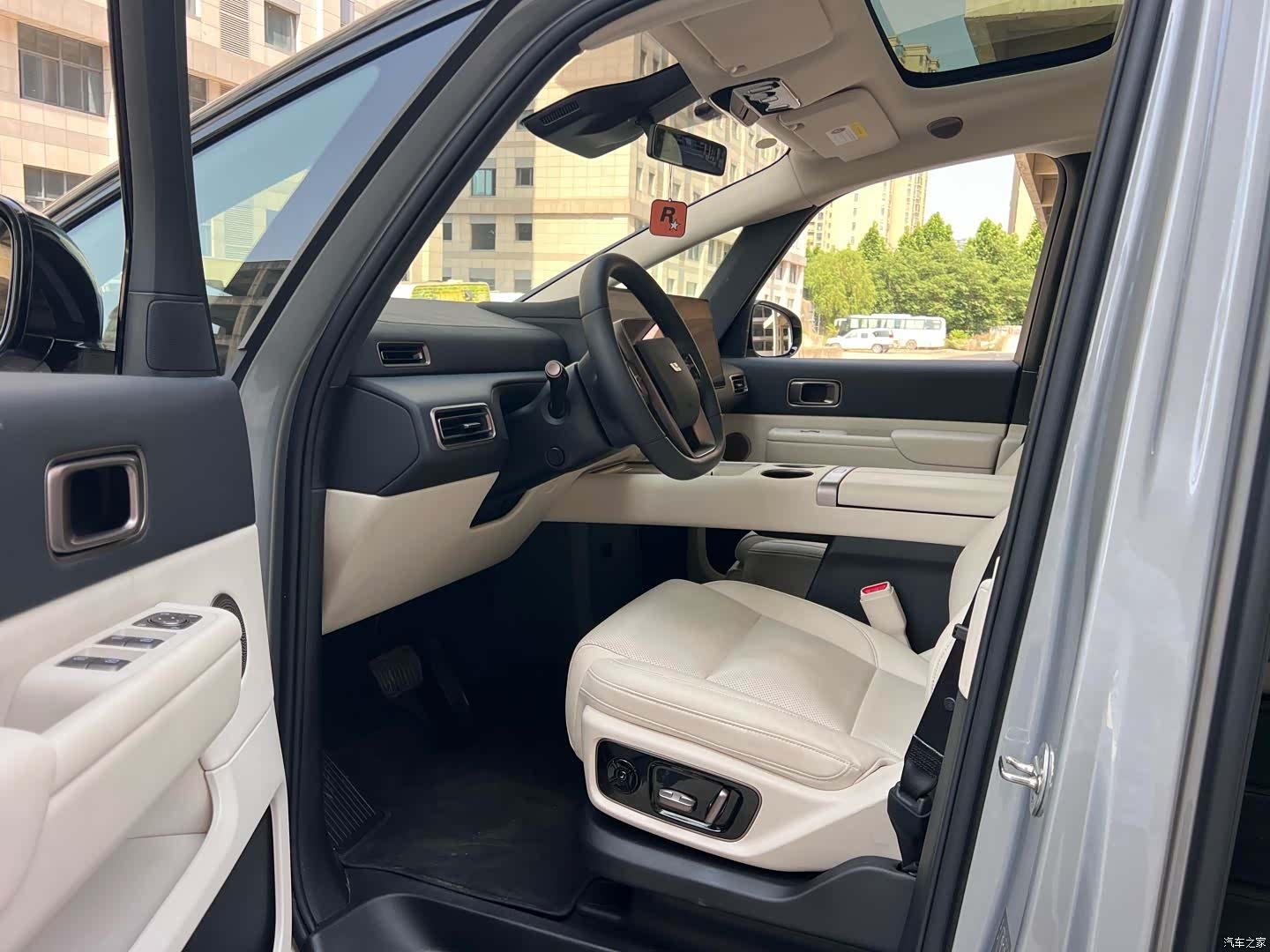 Li Auto MEGA, 2025 15