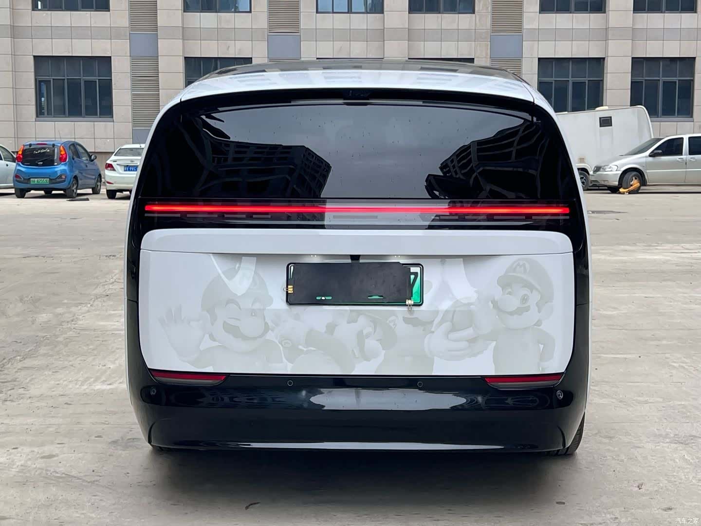 Li Auto MEGA, 2025 8