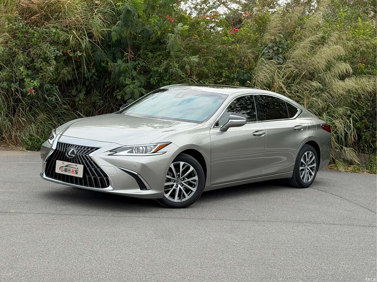 Lexus ES, 2022 1