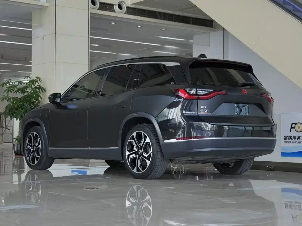 NIO ES8