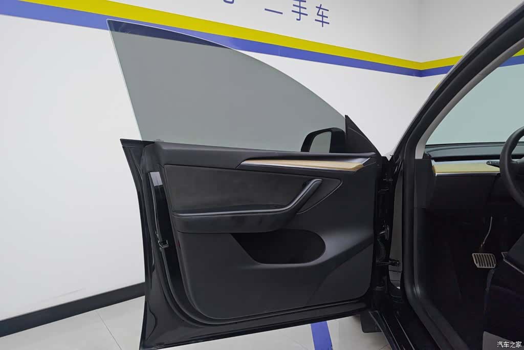 Tesla Model Y, 2023 7