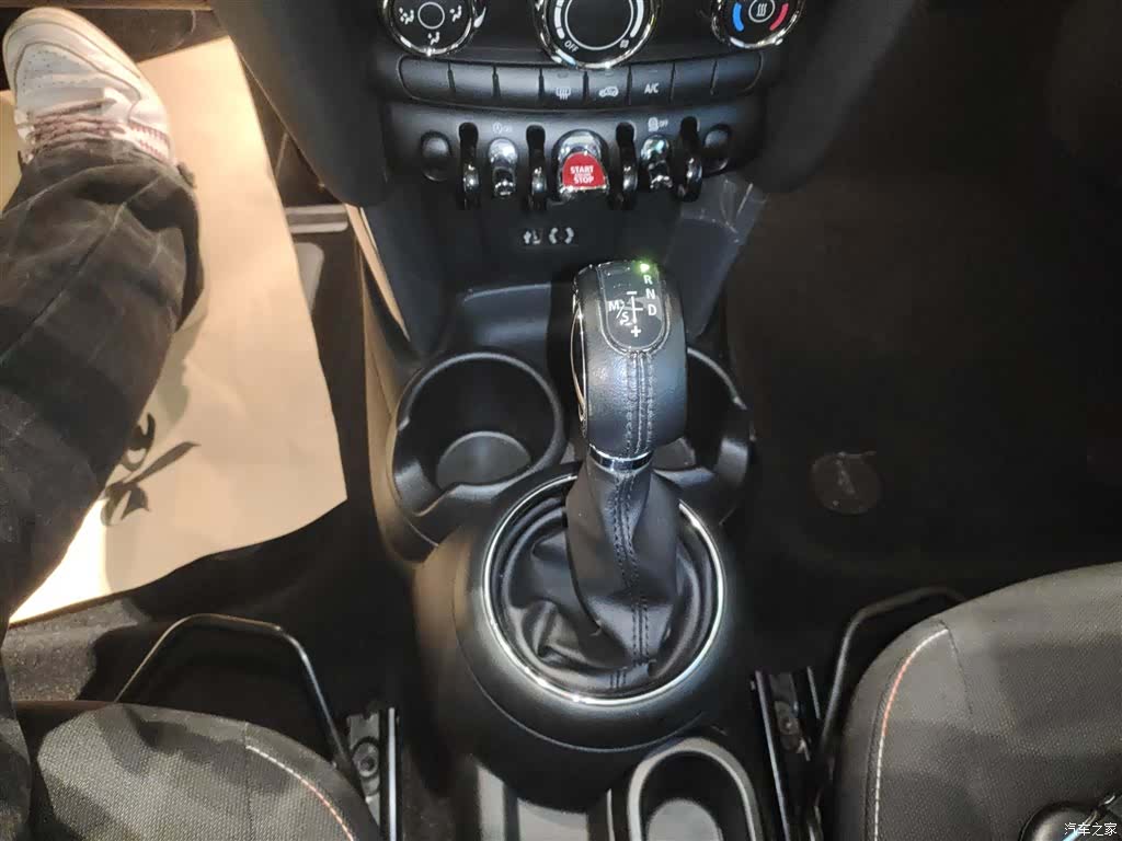 Mini ONE, 2018 14