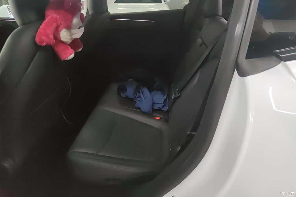 Tesla Model Y, 2025 11