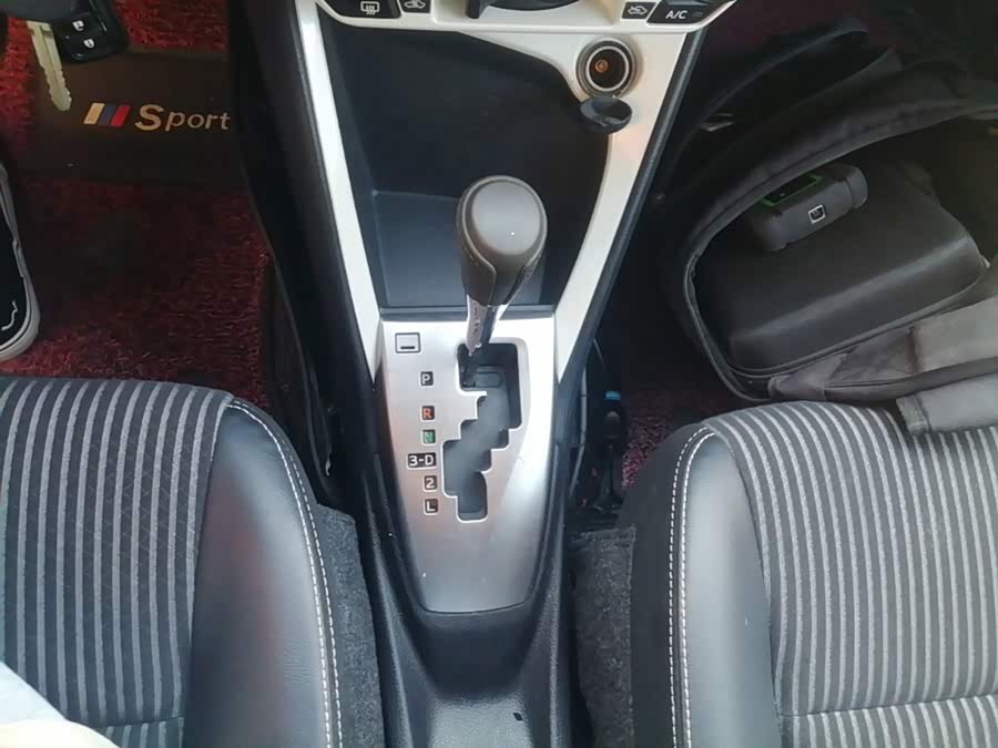 Toyota YARiS L 2015, фото 14