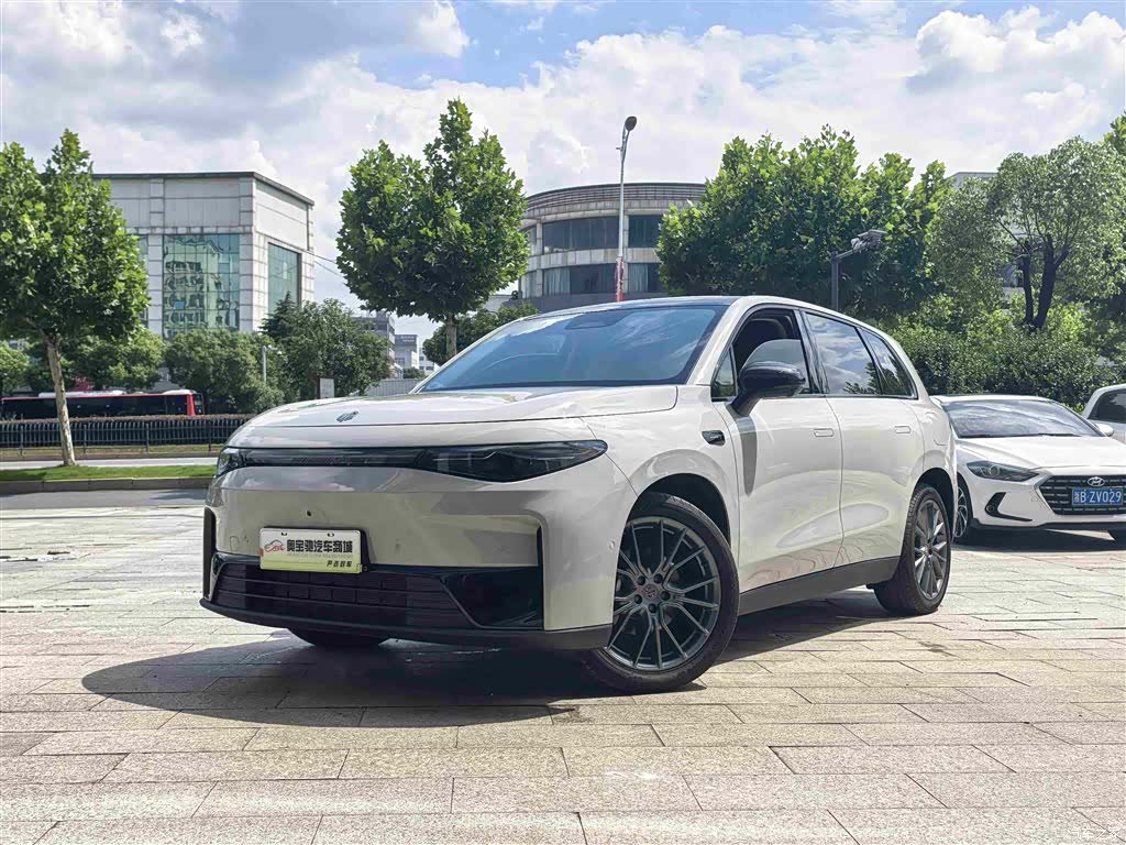 Leapmotor C10