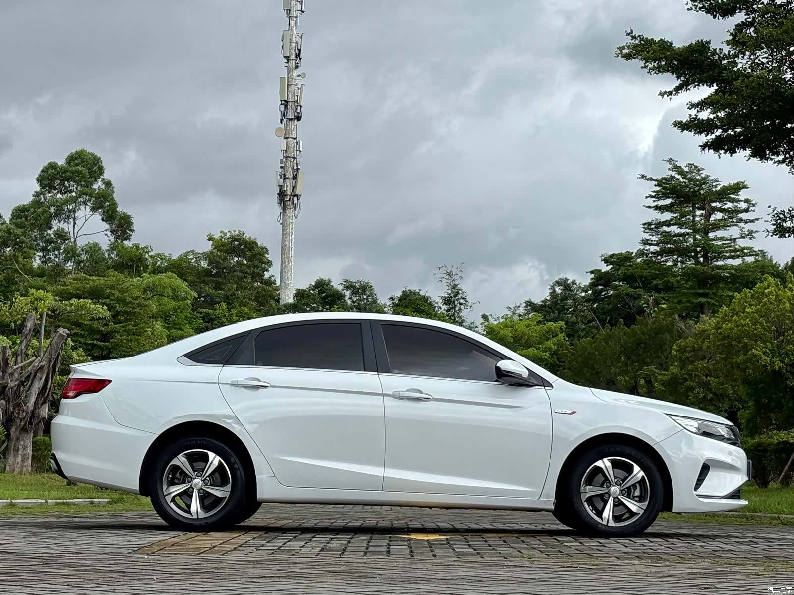 Geely Emgrand, 2019 9