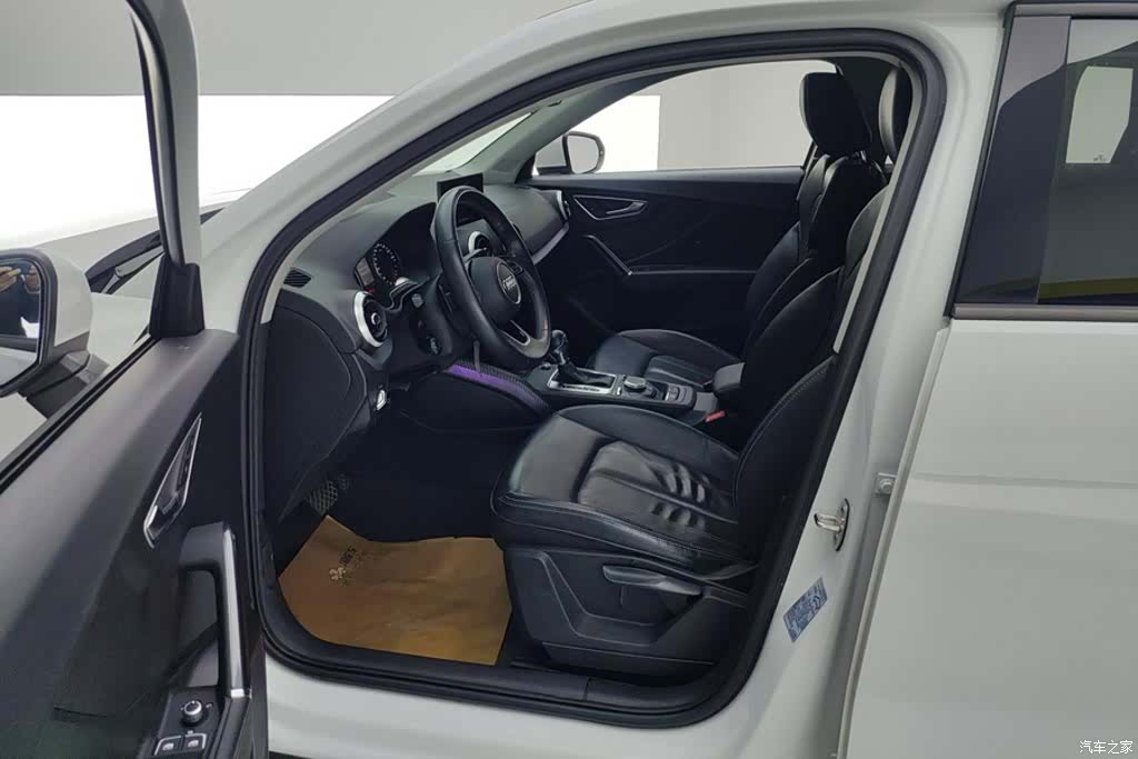 Audi Q2L, 2023 9