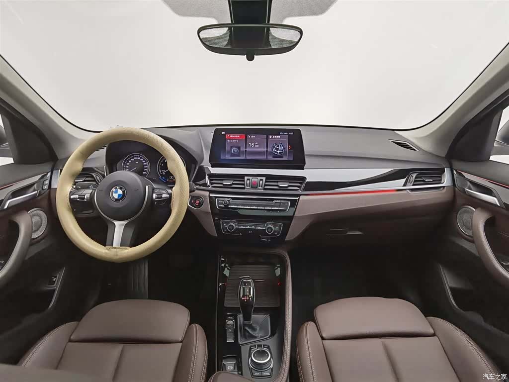 BMW X1, 2021 все фото
