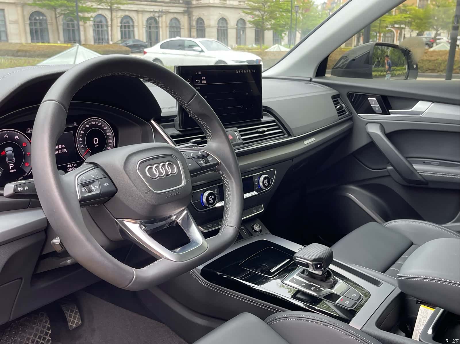 Audi Q5L, 2025 22