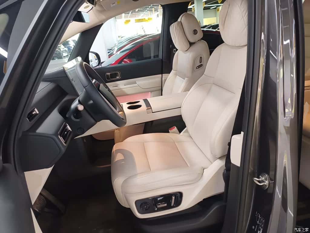 Li Auto MEGA, 2025 11