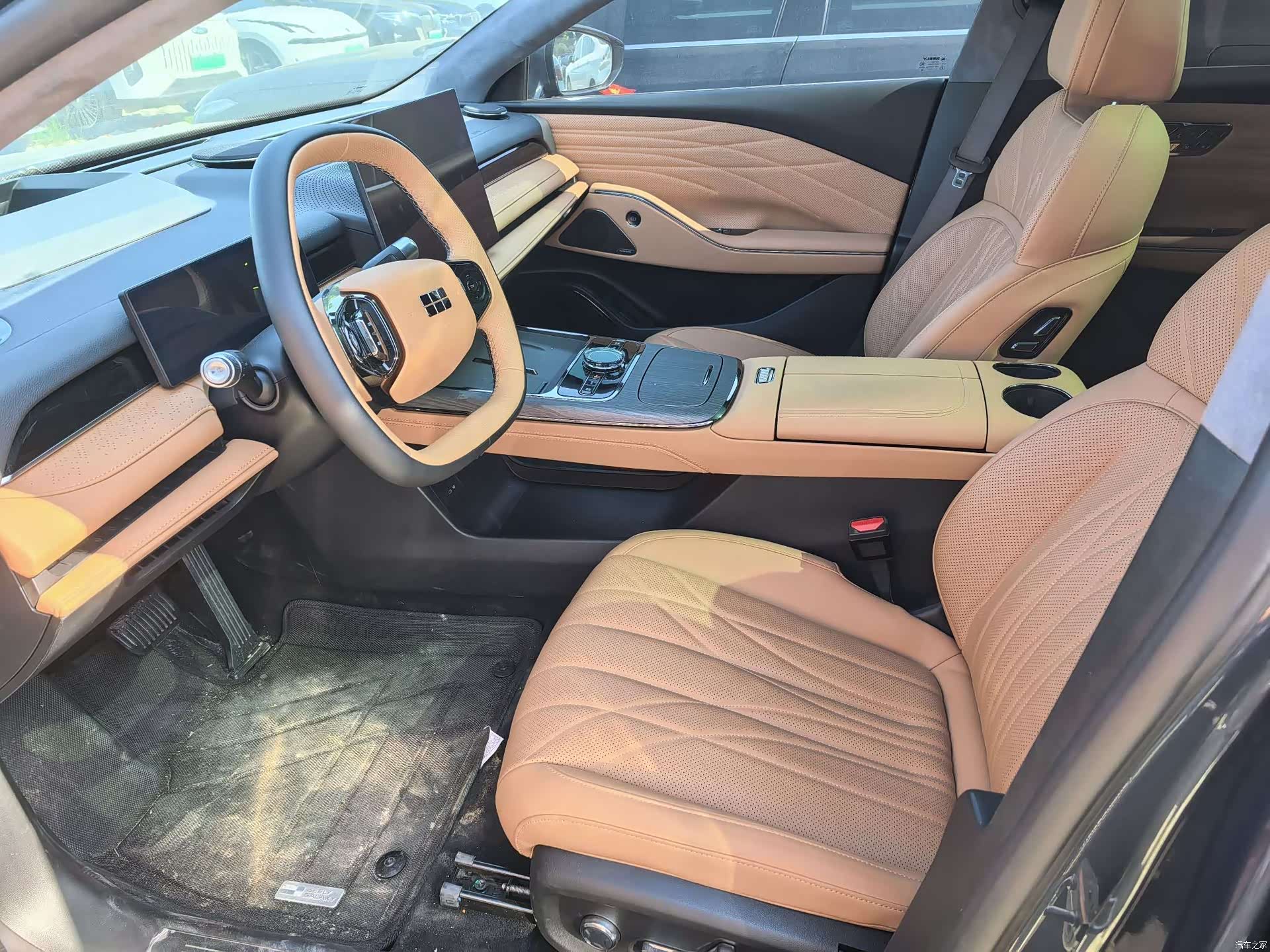 Geely 8, 2025 4