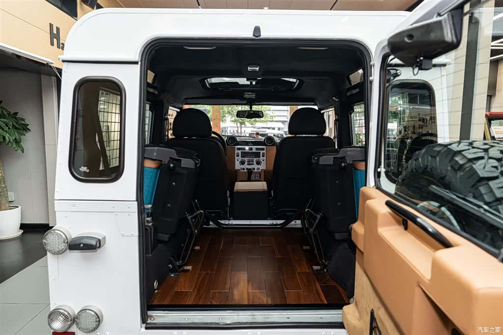 Land Rover Defender, 2010 6
