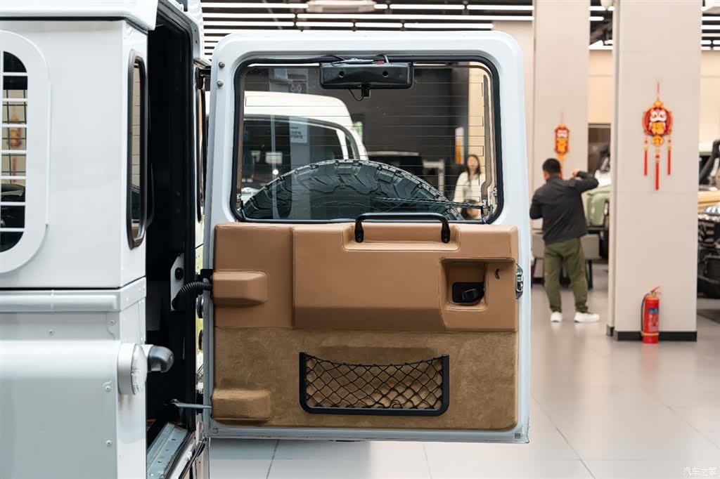 Land Rover Defender, 2010 18