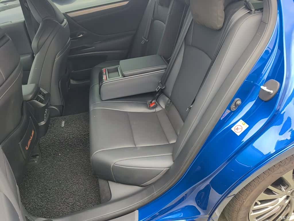 Lexus ES, 2019 17