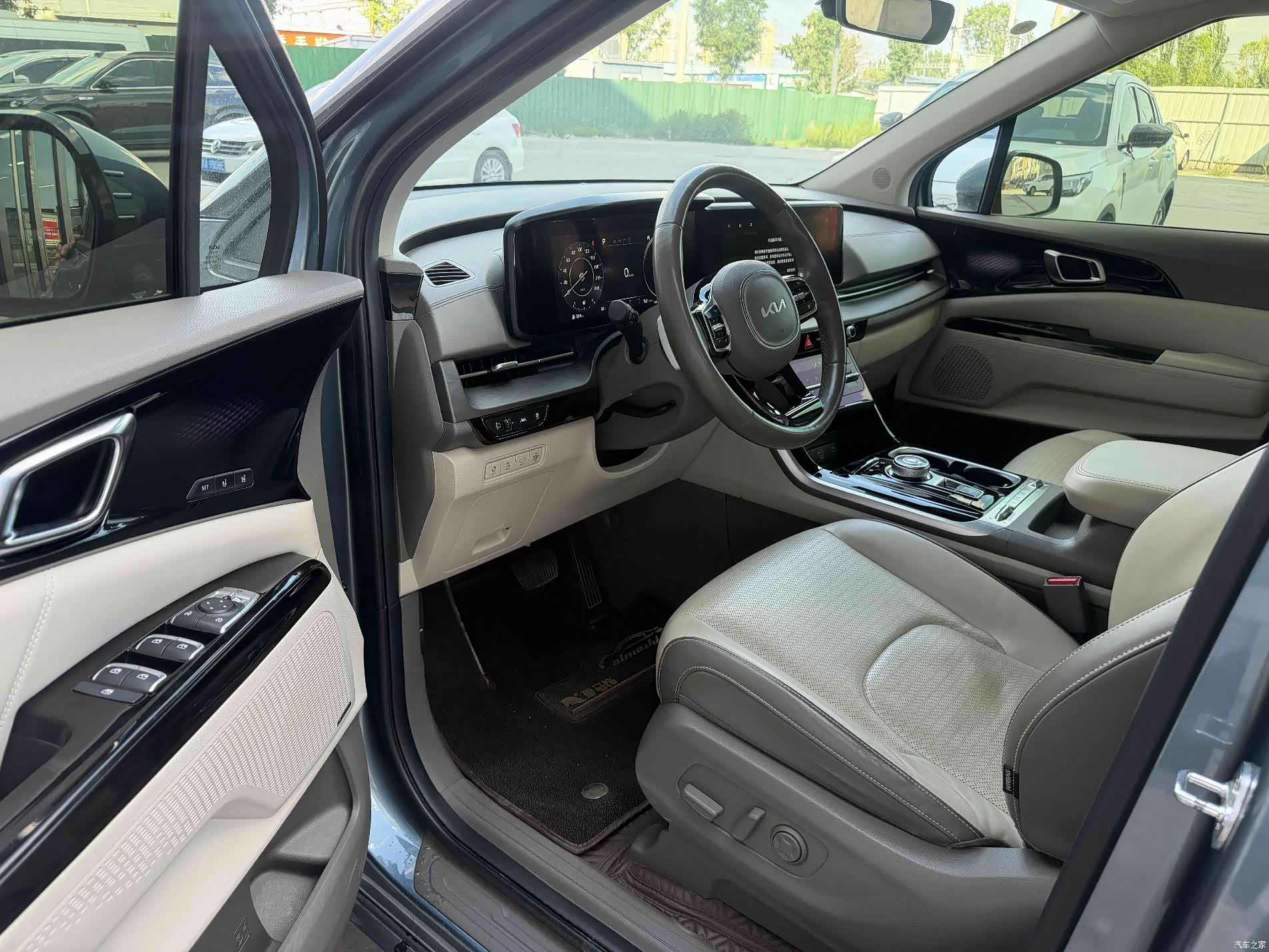 Kia Carnival, 2021 4
