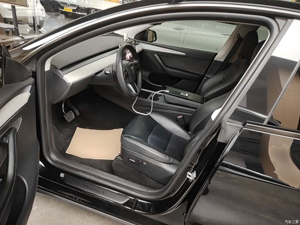 Tesla Model Y, 2023 15