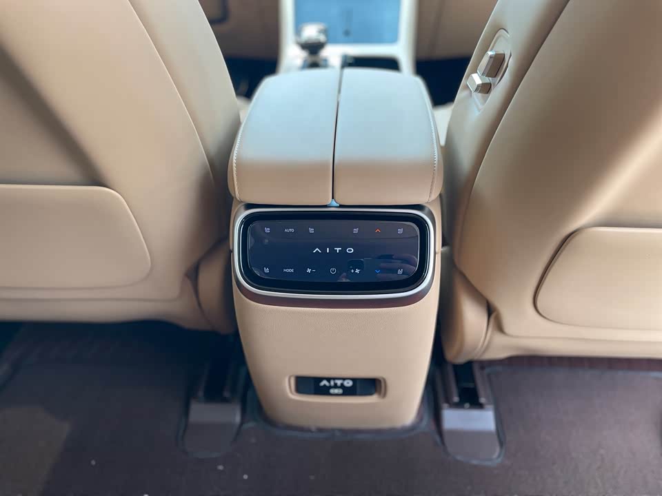 AITO Ask the world M7