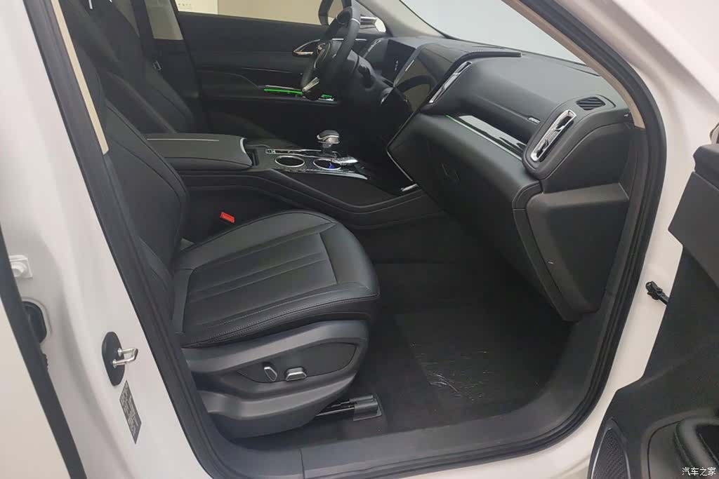 Hongqi HS3, 2024 8