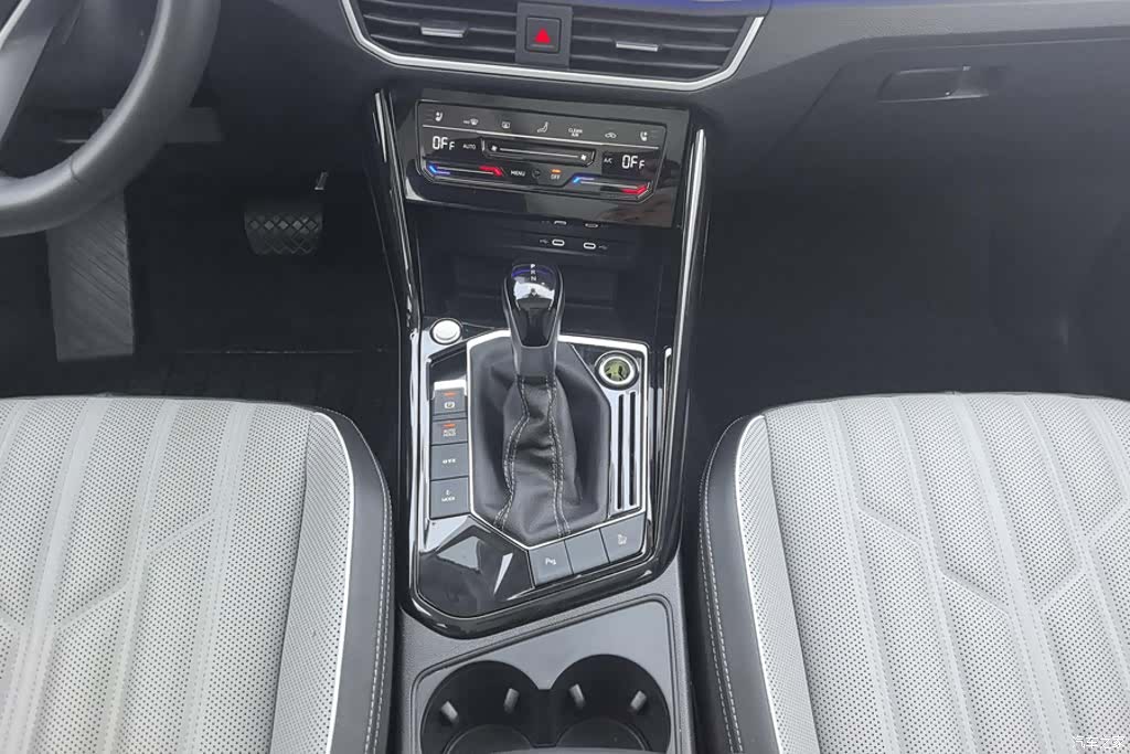 Volkswagen Tayron, 2023 16